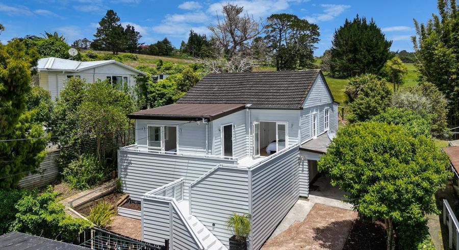  at 9 Pine Avenue, Henderson, Auckland