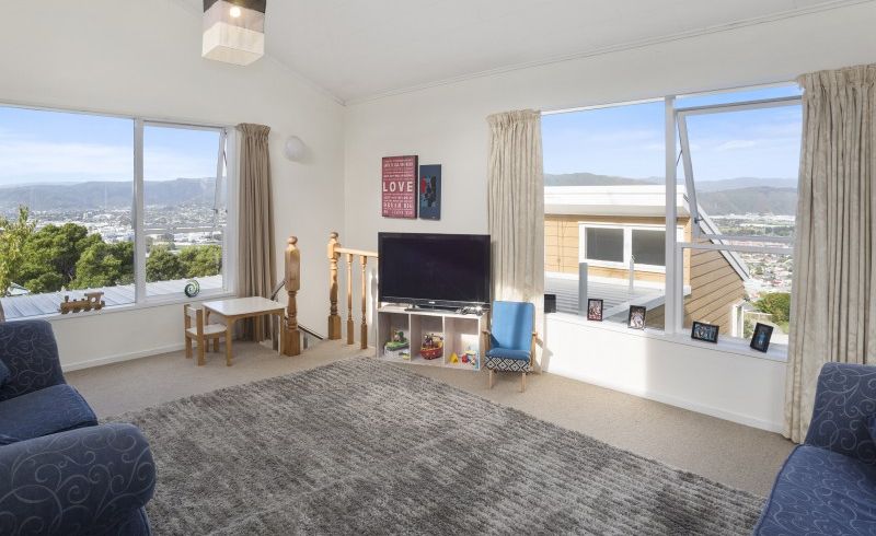  at 2 Chestnut Grove, Maungaraki, Lower Hutt