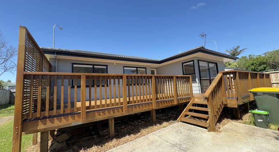  at 2/17 Landsdale Place, Massey, Auckland