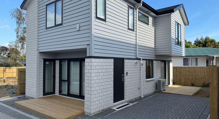  at 4 Hughdene Place, Henderson, Waitakere City, Auckland