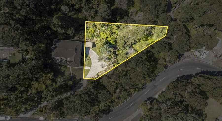  at 33 Takahe Road, Titirangi, Waitakere City, Auckland