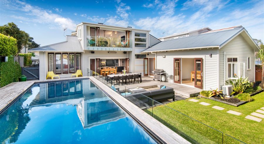  at 19 Hamana Street, Narrow Neck, Auckland