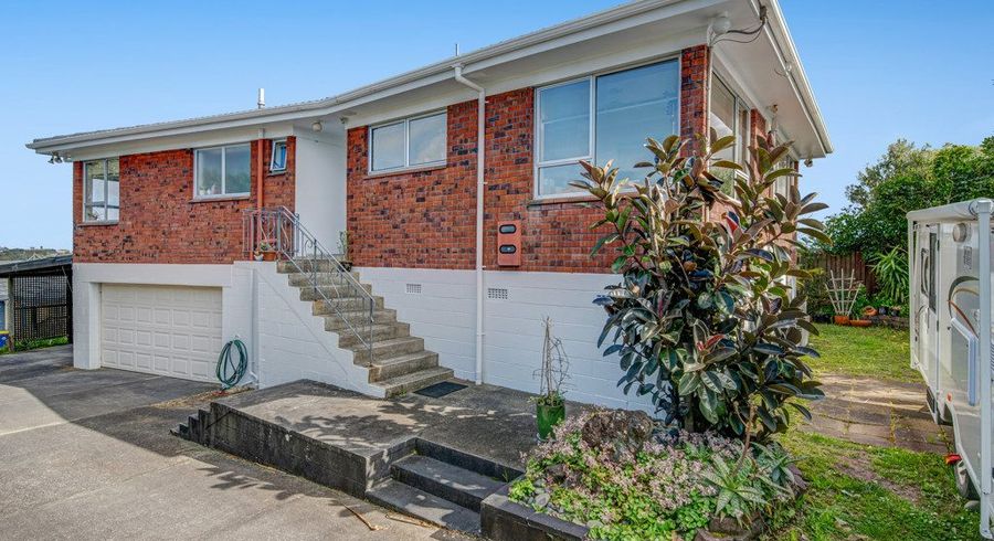  at 1/96 Sunset Road, Unsworth Heights, Auckland