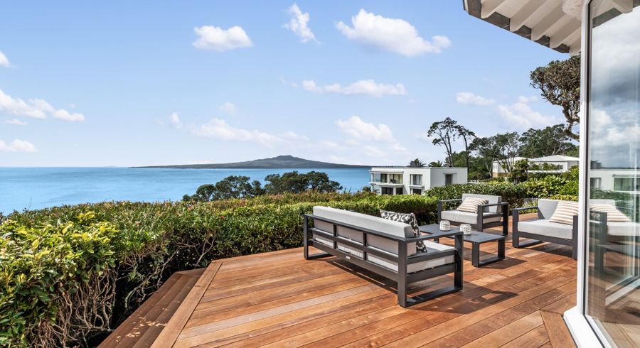  at 220 Lake Road, Hauraki, Auckland