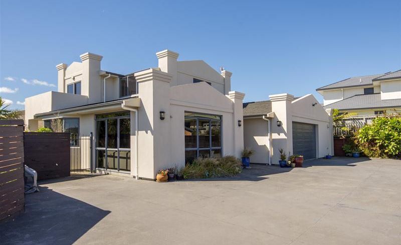  at 10 Silver Pine Avenue, Woodridge, Wellington