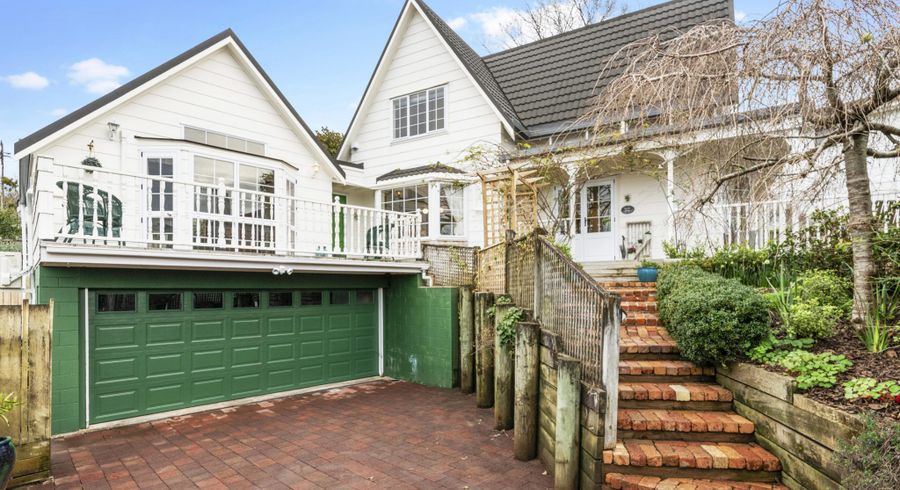  at 32A Corunna Road, Milford, Auckland