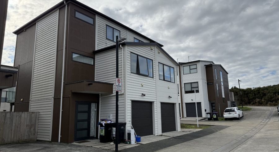  at 15 Bloom Crescent, Sunnyvale, Waitakere City, Auckland