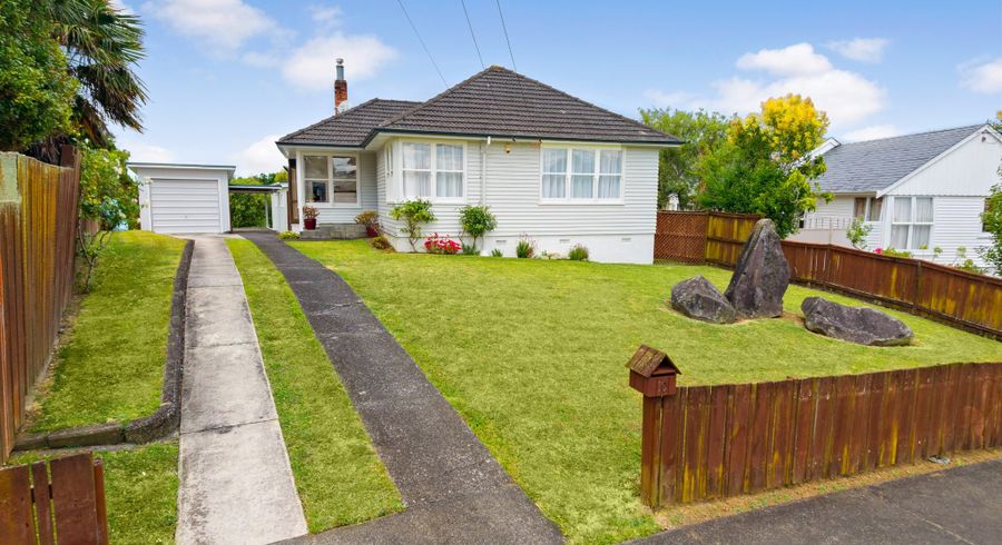  at 10 Weybridge Crescent, Glen Innes, Auckland City, Auckland