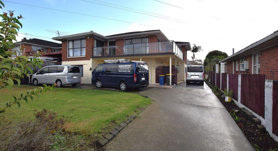  at 52 Tiroroa Avenue, Te Atatu South, Waitakere City, Auckland