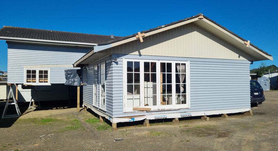  at Te Atatu Peninsula, Waitakere City, Auckland