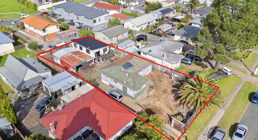  at 19 Larnoch Road, Henderson, Auckland