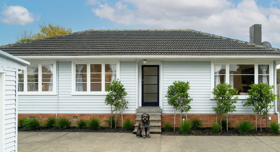  at 27 Essex Street, Te Atatu South, Waitakere City, Auckland