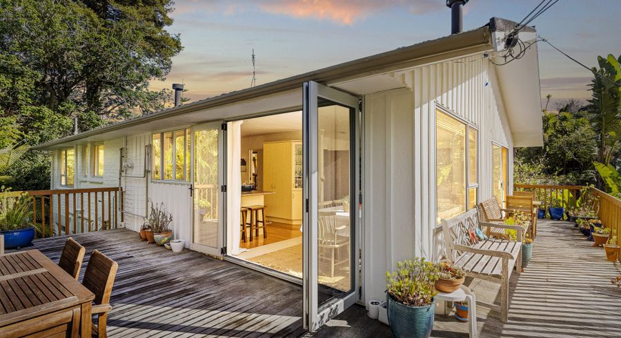  at 10 Lyons Avenue, Murrays Bay, Auckland