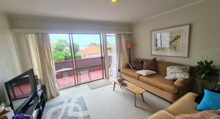  at 2/1 Bishopgate Street, Birkdale, Auckland