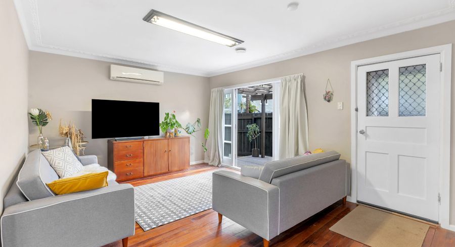  at 2/26 Woodside Road, Massey, Waitakere City, Auckland
