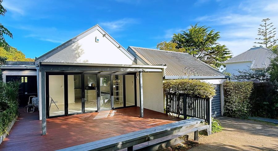  at 2/252 East Coast Road, Forrest Hill, North Shore City, Auckland