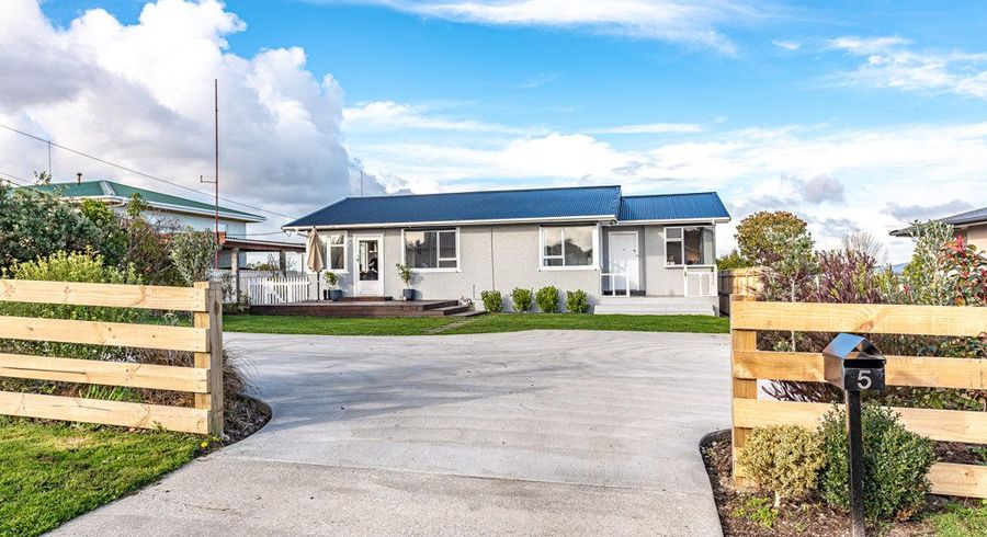  at 5 Bastia Avenue, Bastia Hill, Whanganui