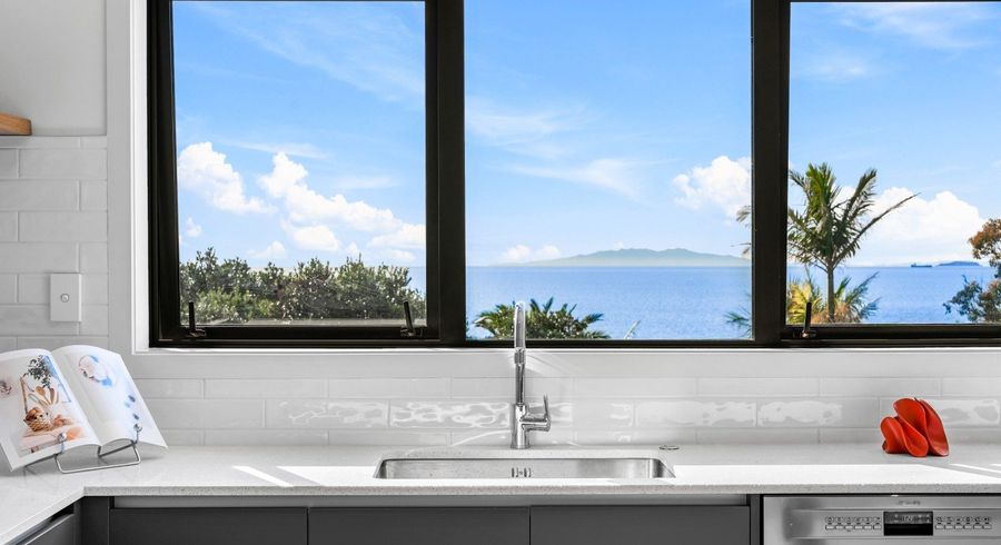  at 2/14 CLIFTON RD, Waiake, Auckland