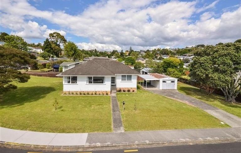  at 3 Wykeham Place, Glenfield, North Shore City, Auckland
