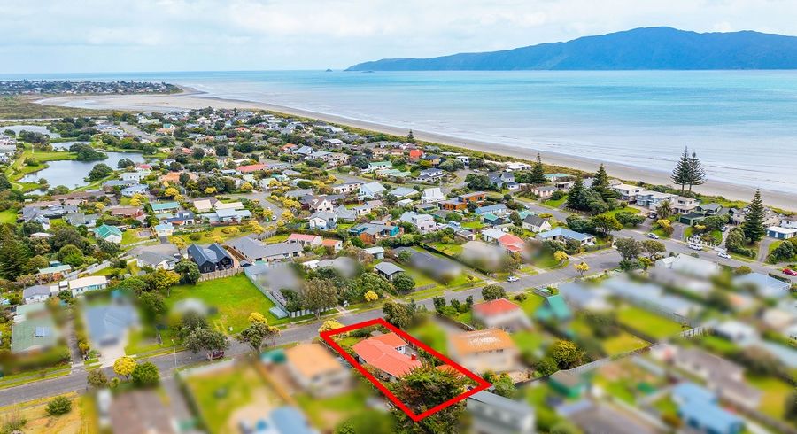  at 15 Eruini Street, Waikanae Beach, Waikanae