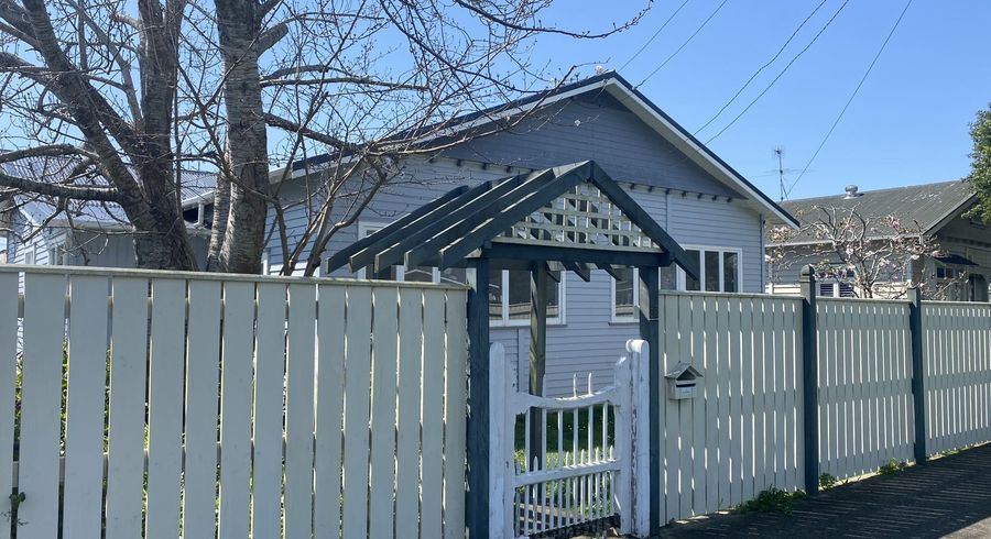  at 30 Halesowen Avenue, Sandringham, Auckland