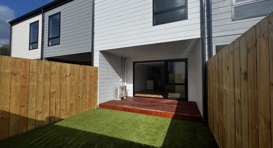  at 5/21 Divich Avenue, Te Atatu South, Waitakere City, Auckland