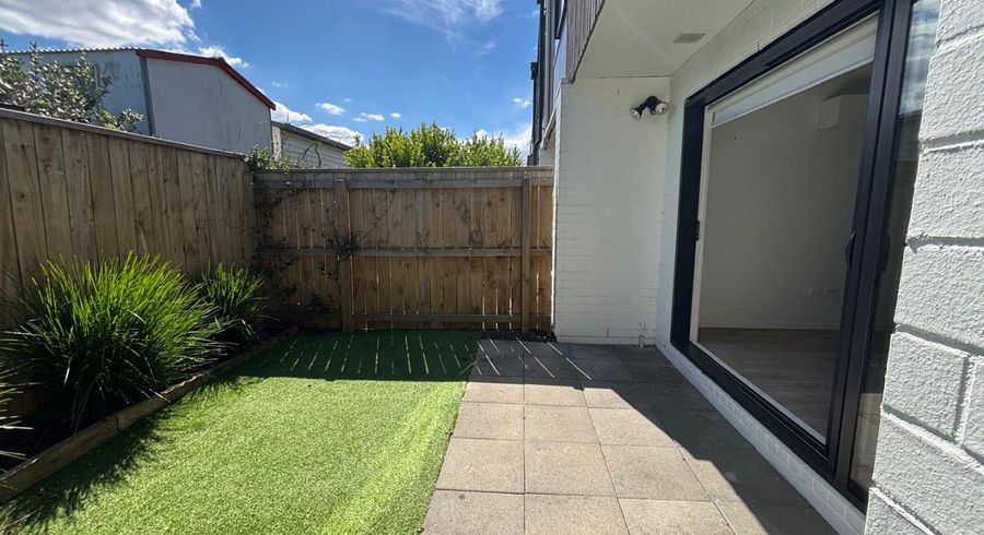  at 12/12 Tawa Road, Te Atatu Peninsula, Waitakere City, Auckland