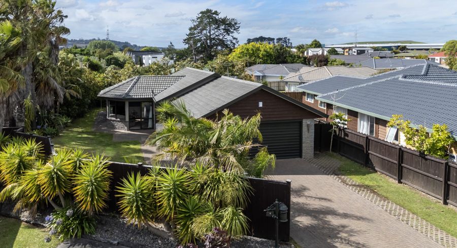  at 7 Robina Court, Burswood, Auckland