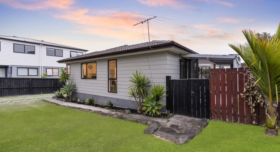  at 21 Fitzherbert Avenue, West Harbour, Auckland