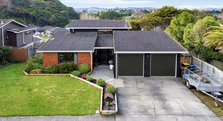  at 19 Shackle Lane, Whitby, Porirua