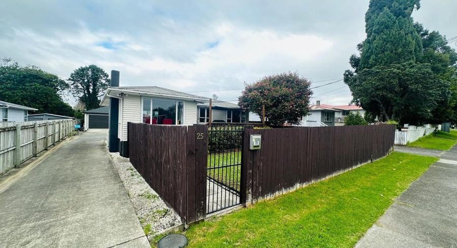  at 25 Larnoch Road, Henderson, Waitakere City, Auckland