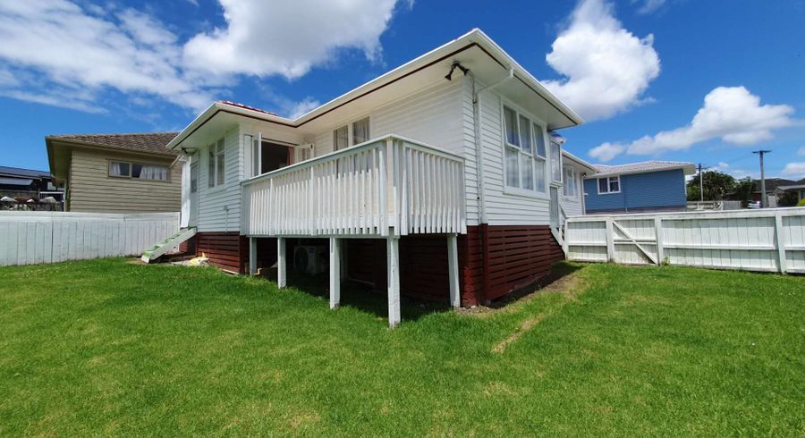  at 2/8 Valdale Road, Henderson, Waitakere City, Auckland