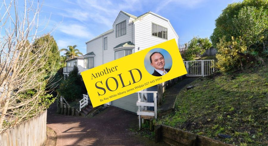  at 1 Highgrove Lane, Totara Vale, Auckland