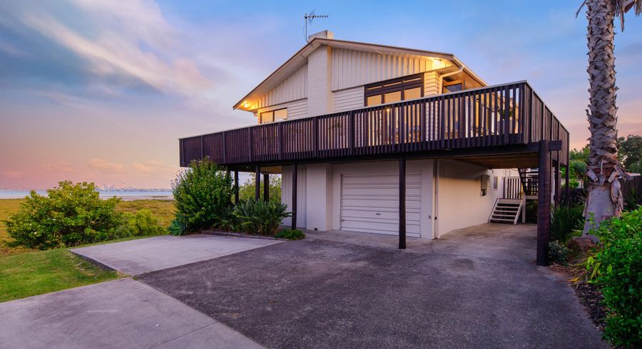  at 33 Dawnhaven Drive, Te Atatu Peninsula, Auckland