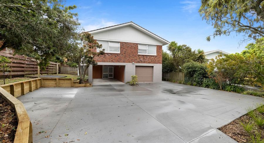  at 24 Holdaway Avenue, Northcote, North Shore City, Auckland