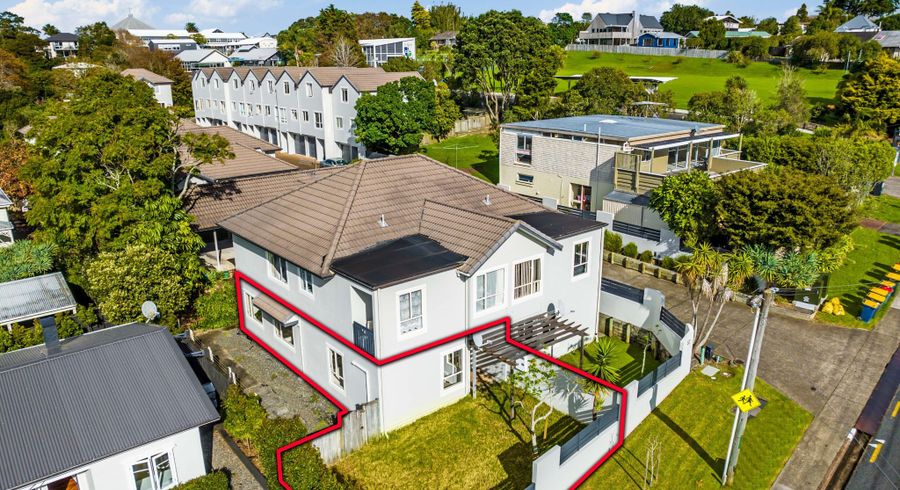  at 2/57 Gladstone Road, Northcote, Auckland