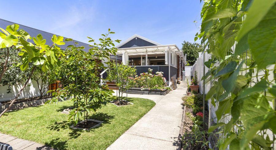  at 2/15 Cornwall Park Avenue, Epsom, Auckland City, Auckland