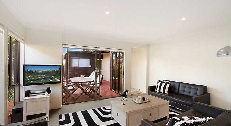  at 2/13 Tagalad Road, Mission Bay, Auckland
