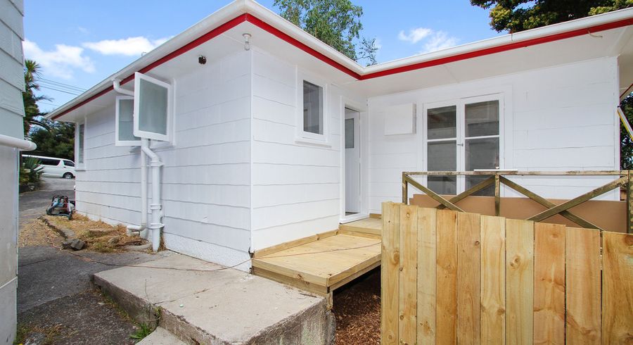  at 16 Parrs Cross Road, Henderson, Auckland