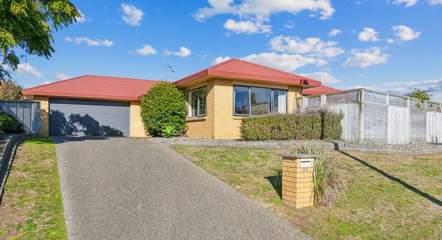  at 32 Monarch Place, Paraparaumu Beach, Kapiti Coast, Wellington