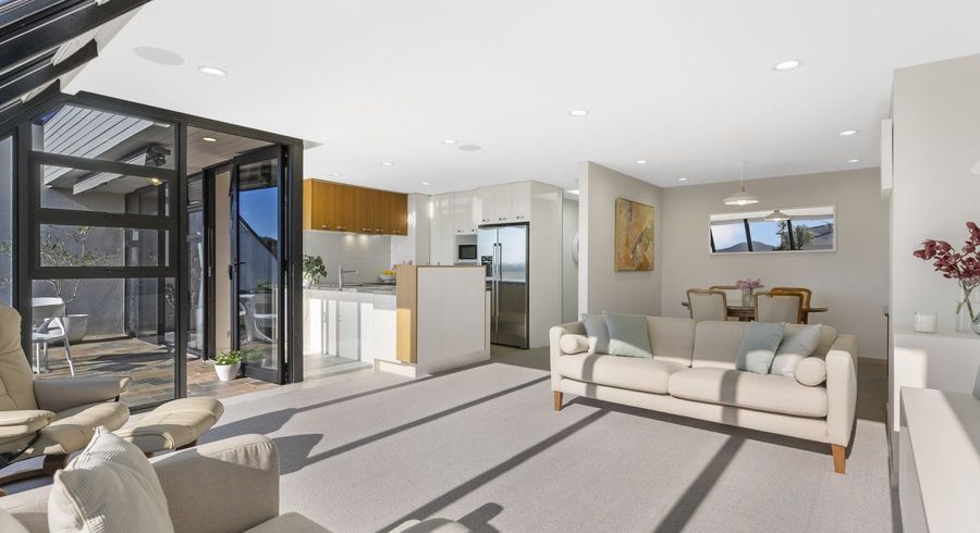  at 2/10 Auckland Road, Saint Heliers, Auckland City, Auckland