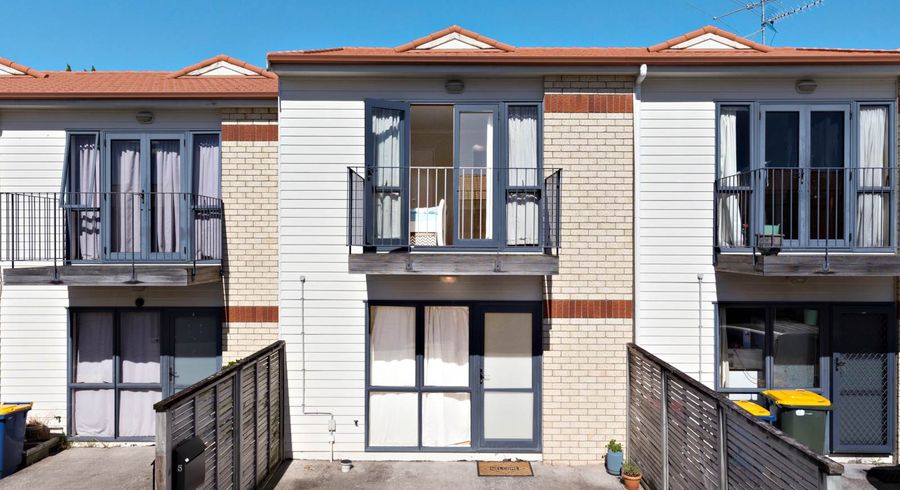  at 5/3 Ambrico Place, New Lynn, Auckland