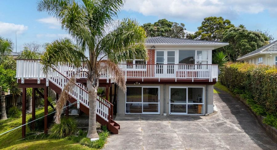  at 2/365 East Coast Road, Mairangi Bay, North Shore City, Auckland