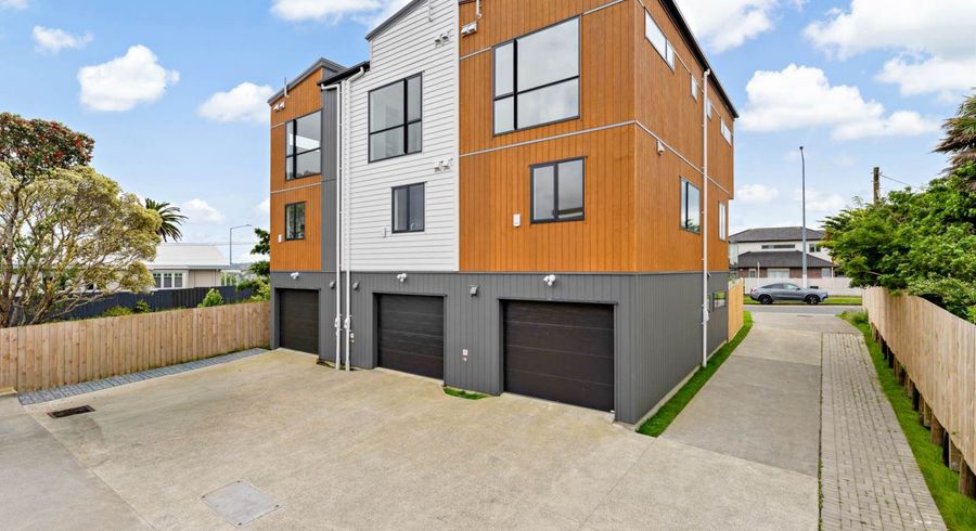  at 1/300 Great North Road, Henderson, Waitakere City, Auckland