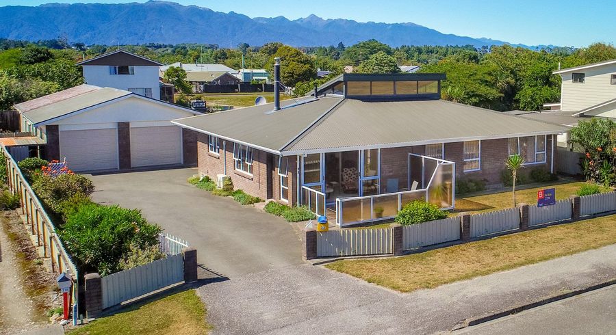  at 33 Marine Parade, Carters Beach, Westport