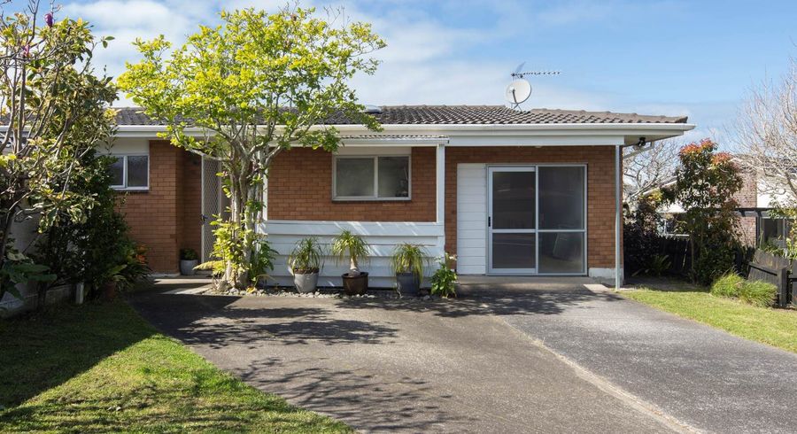  at 1/957a Beach Road, Torbay, North Shore City, Auckland