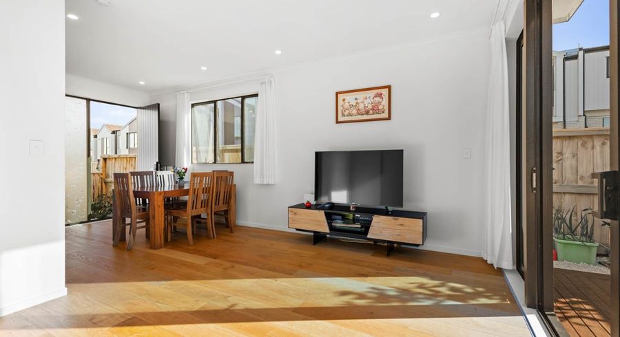  at 32 Waipuhinui Way, Manukau, Manukau City, Auckland