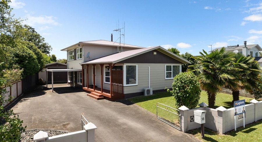  at 38 Deanwell Avenue, Deanwell, Hamilton