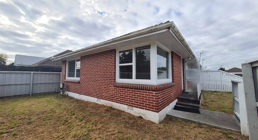  at 1/28 Aikmans Road, Merivale, Christchurch City, Canterbury