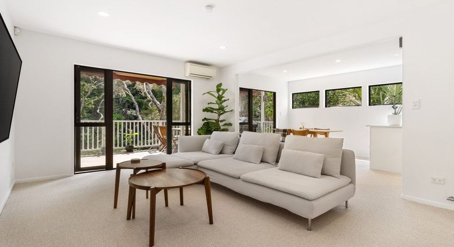  at 2/12 Herons Way, Northcote, Auckland